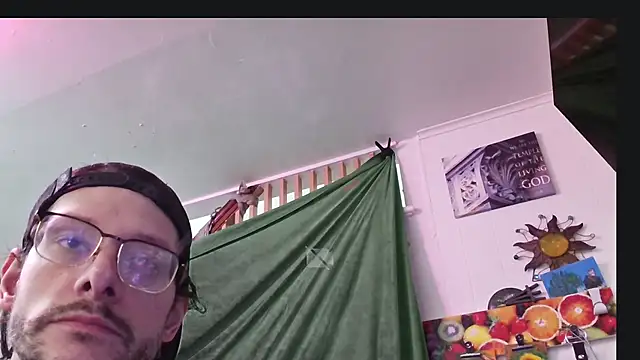 Snapshot of MasterDaddyCool chatting on October 24, 5:26 am MasterDaddyCool online show from October 24, 5:26 am