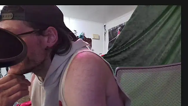 Snapshot of MasterDaddyCool chatting on October 25, 6:10 am MasterDaddyCool online show from October 25, 6:10 am