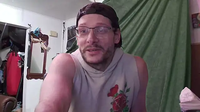 Snapshot of MasterDaddyCool chatting on October 26, 1:22 am MasterDaddyCool online show from October 26, 1:22 am