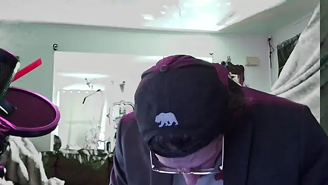 Snapshot of MasterDaddyCool chatting on October 26, 1:28 pm MasterDaddyCool online show from October 26, 1:28 pm