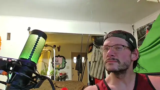 Snapshot of MasterDaddyCool chatting on November 2, 9:06 pm MasterDaddyCool online show from November 2, 9:06 pm