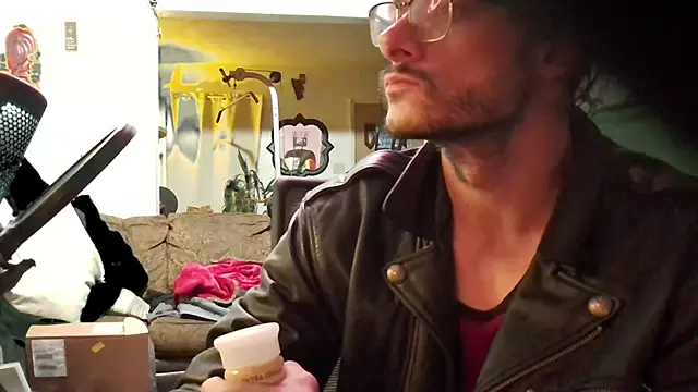 Snapshot of MasterDaddyCool chatting on November 5, 10:04 am MasterDaddyCool online show from November 5, 10:04 am