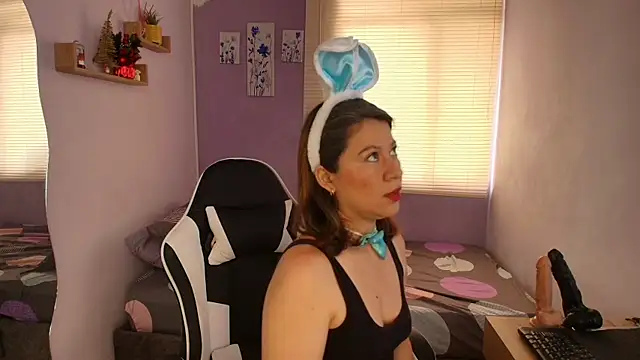 Snapshot of luna_desiree chatting on November 29, 9:29 pm luna desiree online show from November 29, 9:29 pm