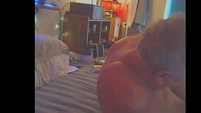 Pussyeat2please online show from October 8, 5:10 pm