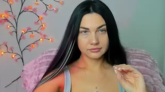 Lune Moon online show from December 2, 6:30 am