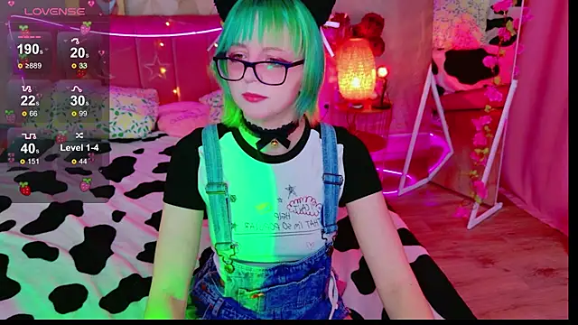 CoralineYoung online show from April 12, 7:24 am