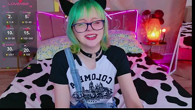 CoralineYoung online show from April 19, 8:24 am