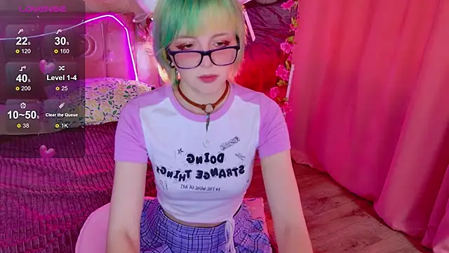 Snapshot of CoralineYoung chatting on May 24, 5:45 am CoralineYoung online show from May 24, 5:45 am