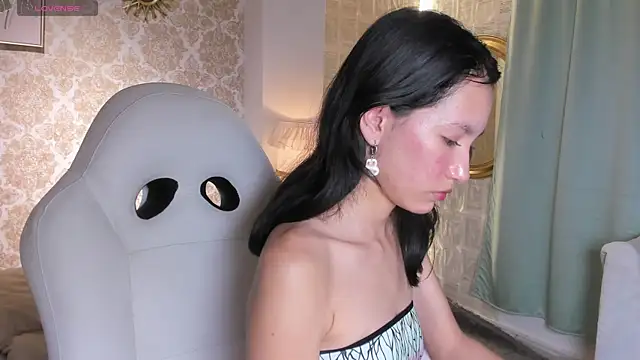 Snapshot of LilyThea chatting on November 16, 10:04 pm LilyThea online show from November 16, 10:04 pm