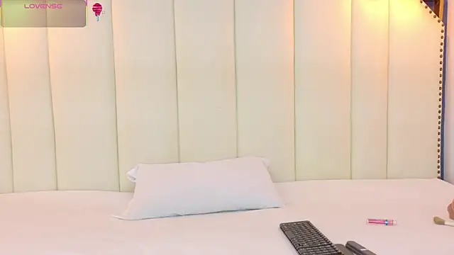 SamantaKane online show from December 19, 3:46 am