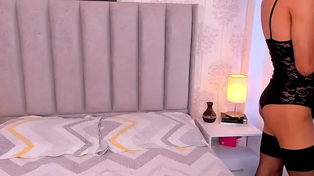 ShaynaHosk online show from April 15, 4:30 am