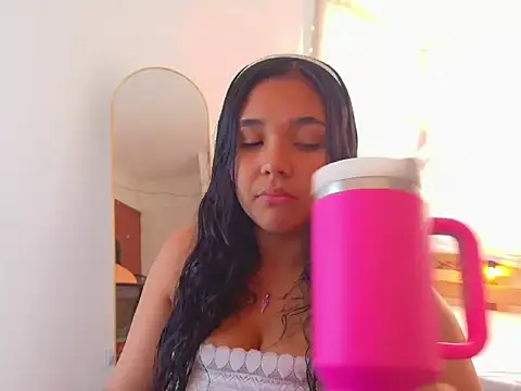 Snapshot of loreaniss chatting on March 4, 7:42 pm loreaniss online show from March 4, 7:42 pm