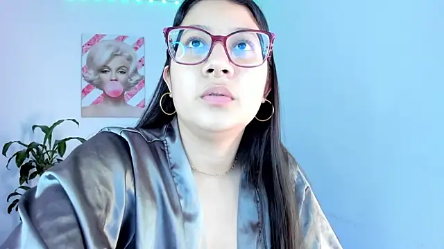 Snapshot of rouse_red chatting on October 22, 7:35 pm rouse red online show from October 22, 7:35 pm