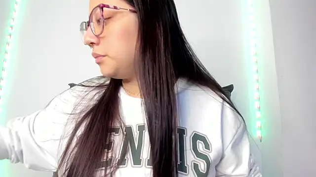 Snapshot of rouse_red chatting on October 30, 2:29 pm rouse red online show from October 30, 2:29 pm