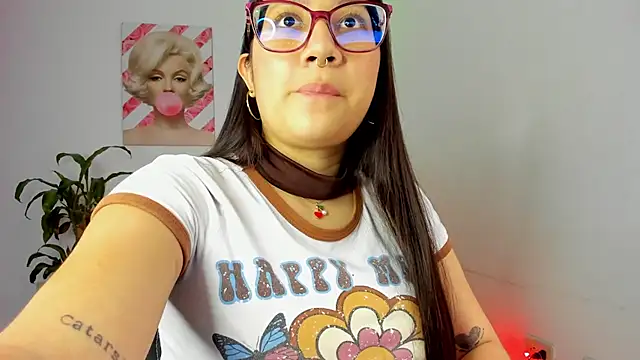 Snapshot of rouse_red chatting on November 5, 9:15 pm rouse red online show from November 5, 9:15 pm