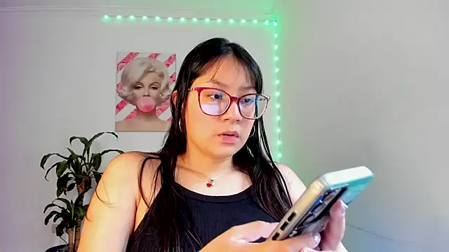 Snapshot of rouse_red chatting on November 6, 7:15 pm rouse red online show from November 6, 7:15 pm