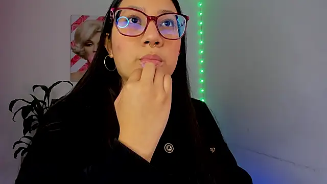 Snapshot of rouse_red chatting on November 7, 7:14 pm rouse red online show from November 7, 7:14 pm