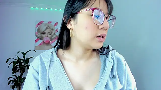 Snapshot of rouse_red chatting on November 8, 1:33 pm rouse red online show from November 8, 1:33 pm