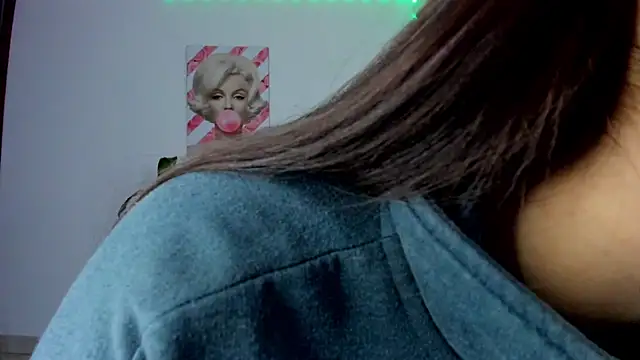 Snapshot of rouse_red chatting on November 15, 1:40 pm rouse red online show from November 15, 1:40 pm