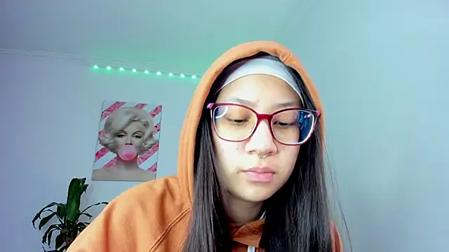 Snapshot of rouse_red chatting on November 20, 1:22 pm rouse red online show from November 20, 1:22 pm