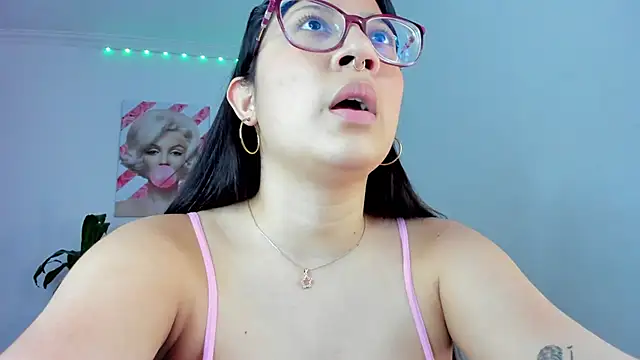 Snapshot of rouse_red chatting on November 26, 6:20 pm rouse red online show from November 26, 6:20 pm