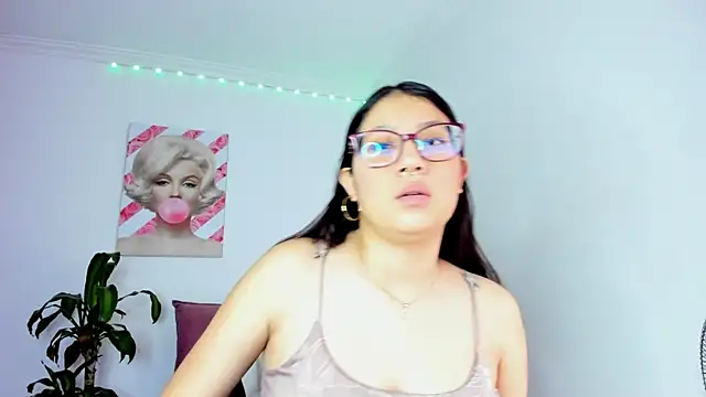 Snapshot of rouse_red chatting on November 28, 5:26 pm rouse red online show from November 28, 5:26 pm