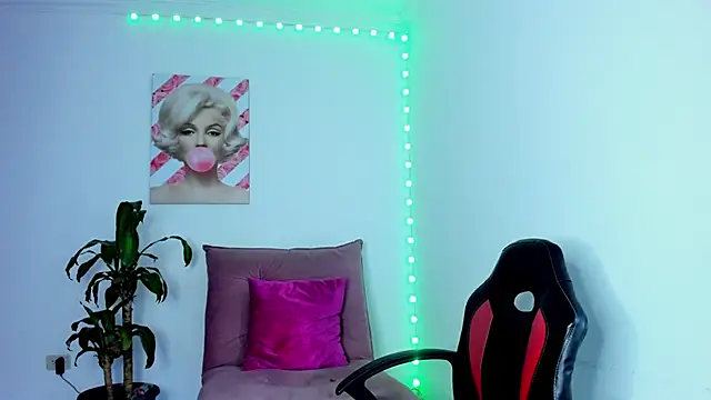 Snapshot of rouse_red chatting on November 29, 1:25 pm rouse red online show from November 29, 1:25 pm