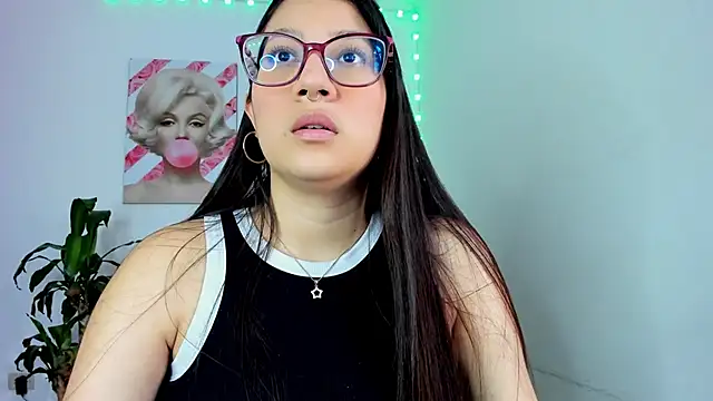 Snapshot of rouse_red chatting on December 3, 7:23 pm rouse red online show from December 3, 7:23 pm