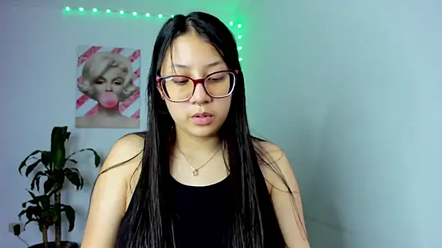 Snapshot of rouse_red chatting on December 4, 7:33 pm rouse red online show from December 4, 7:33 pm