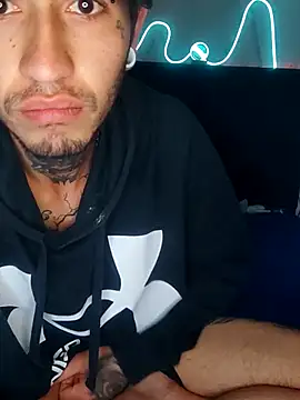 Snapshot of Tattoboy19cm chatting on October 2, 3:57 am Tattoboy19cm online show from October 2, 3:57 am