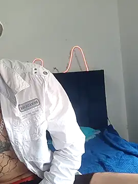 Snapshot of Tattoboy19cm chatting on October 5, 7:45 pm Tattoboy19cm online show from October 5, 7:45 pm