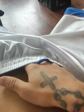 Snapshot of Tattoboy19cm chatting on October 20, 3:01 pm Tattoboy19cm online show from October 20, 3:01 pm