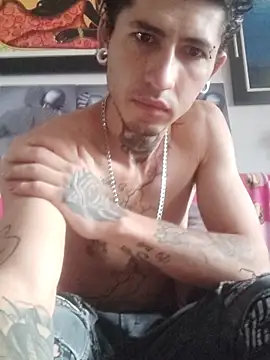 Snapshot of Tattoboy19cm chatting on November 10, 2:49 pm Tattoboy19cm online show from November 10, 2:49 pm