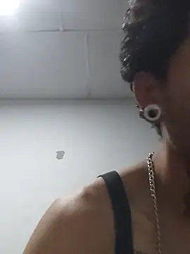 Snapshot of Tattoboy19cm chatting on November 11, 3:06 am Tattoboy19cm online show from November 11, 3:06 am