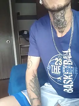 Snapshot of Tattoboy19cm chatting on November 20, 4:07 pm Tattoboy19cm online show from November 20, 4:07 pm