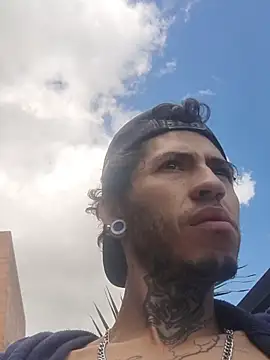 Snapshot of Tattoboy19cm chatting on November 22, 4:06 pm Tattoboy19cm online show from November 22, 4:06 pm