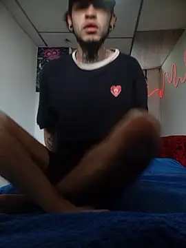 Snapshot of Tattoboy19cm chatting on December 14, 1:38 pm Tattoboy19cm online show from December 14, 1:38 pm