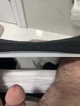 Snapshot of Heros2000 chatting on October 22, 1:00 pm Heros2000 online show from October 22, 1:00 pm