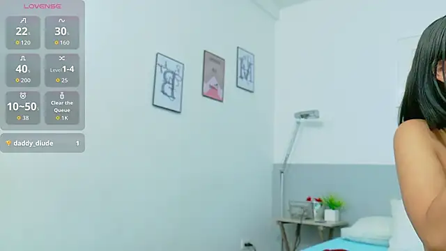 cutepetitee online show from September 29, 7:19 pm