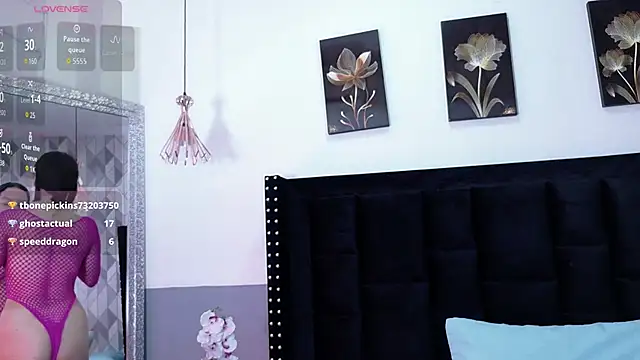 cutepetitee online show from October 5, 7:56 pm