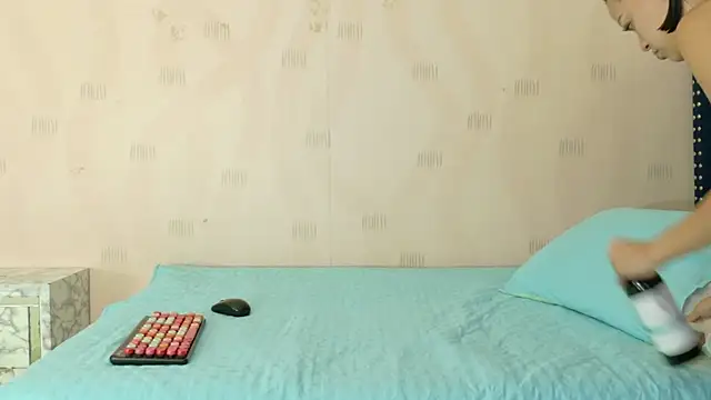 Snapshot of cutepetitee chatting on October 28, 6:54 pm cutepetitee online show from October 28, 6:54 pm