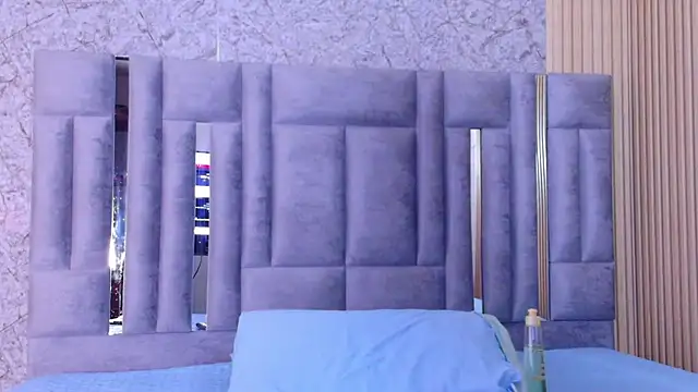 Snapshot of cutepetitee chatting on December 18, 8:04 pm cutepetitee online show from December 18, 8:04 pm