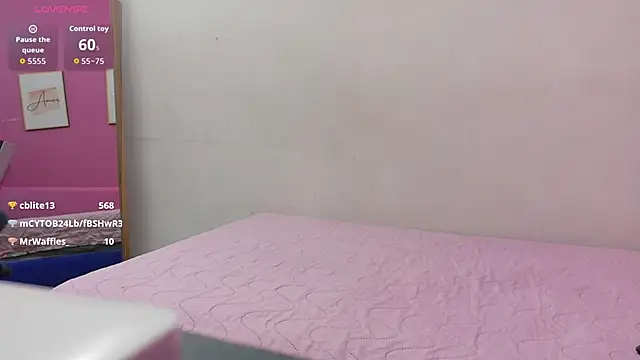 Snapshot of cutepetitee chatting on December 21, 8:05 pm cutepetitee online show from December 21, 8:05 pm