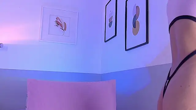 Snapshot of cutepetitee chatting on February 16, 7:43 pm cutepetitee online show from February 16, 7:43 pm