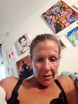 Snapshot of PhynneNicole chatting on November 8, 10:08 pm PhynneNicole online show from November 8, 10:08 pm