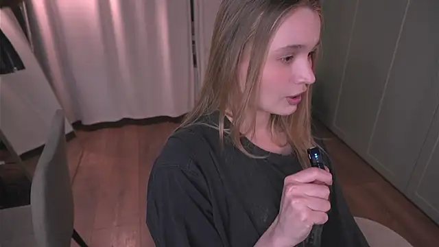 lisa schiele online show from March 11, 8:48 pm