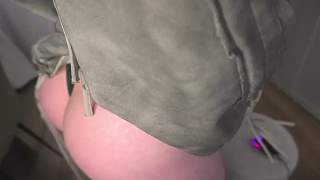 lisa schiele online show from March 22, 8:23 pm