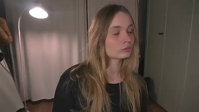 lisa schiele online show from April 10, 8:13 pm