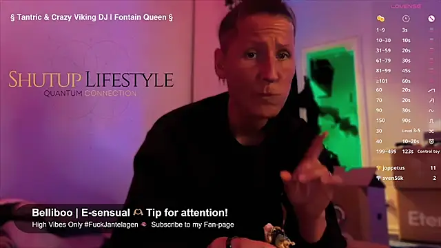 Snapshot of SwingWingWomanSweden chatting on October 10, 8:19 pm SwingWingWomanSweden online show from October 10, 8:19 pm