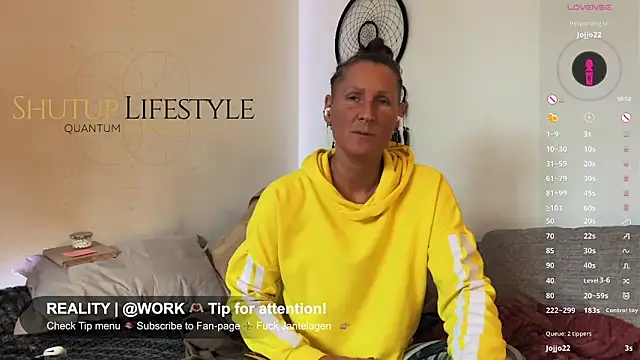 Snapshot of SwingWingWomanSweden chatting on December 4, 11:08 am SwingWingWomanSweden online show from December 4, 11:08 am